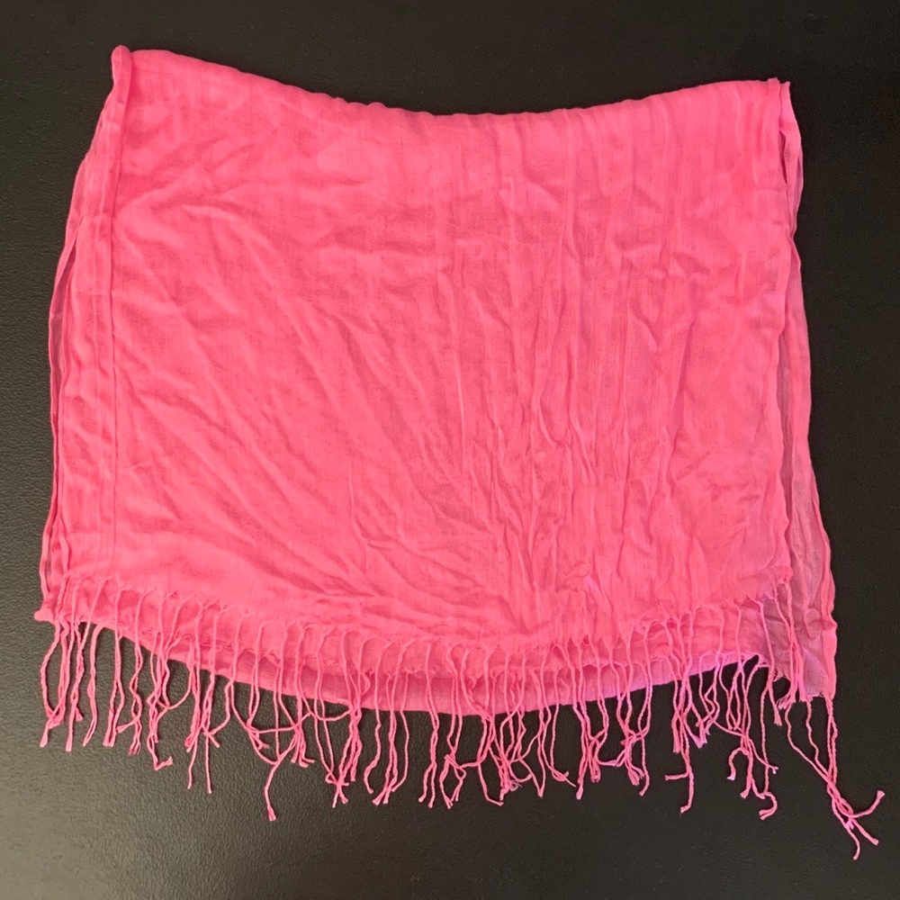 Pink large rectangular scarf. - Picture 3 of 4